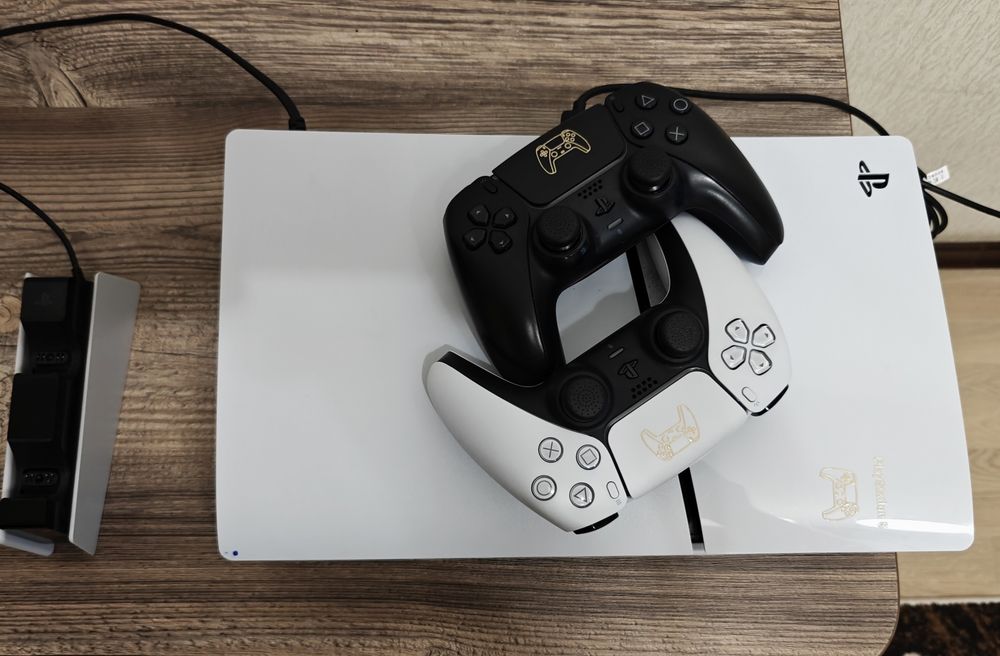 Продам PS5 Slim 1Tb