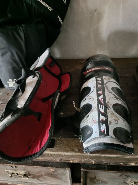 Продам защиту хоккейную