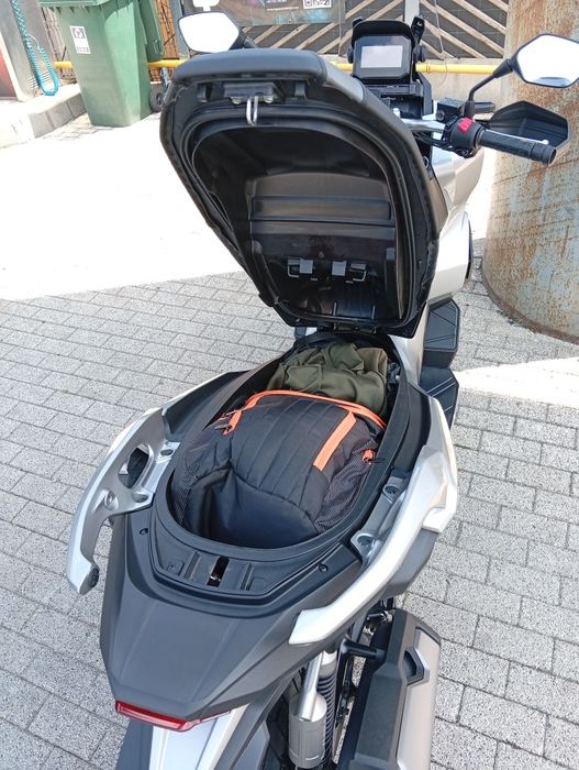 Vând Scuter Honda Adv 350 cc an 2023