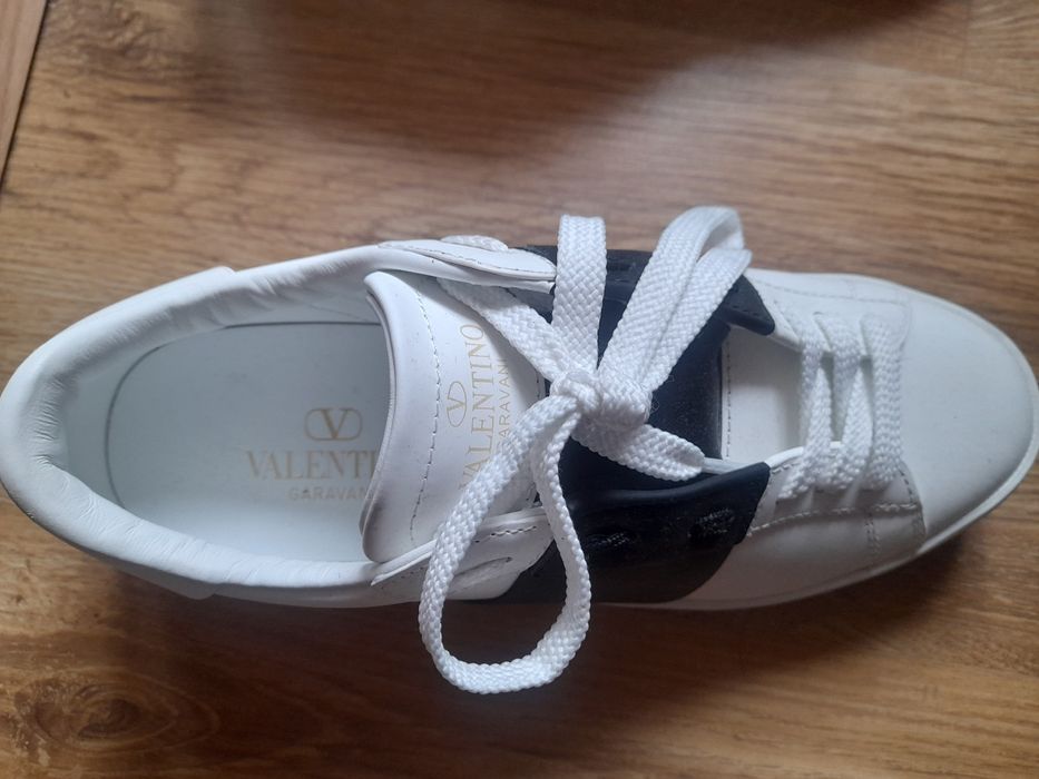 Продавам нови обувки VALENTINO Garavani