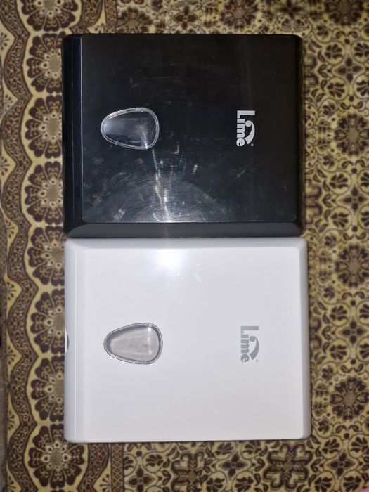 Диспенсер для полотенец LIME Z-укладки, черный и белый