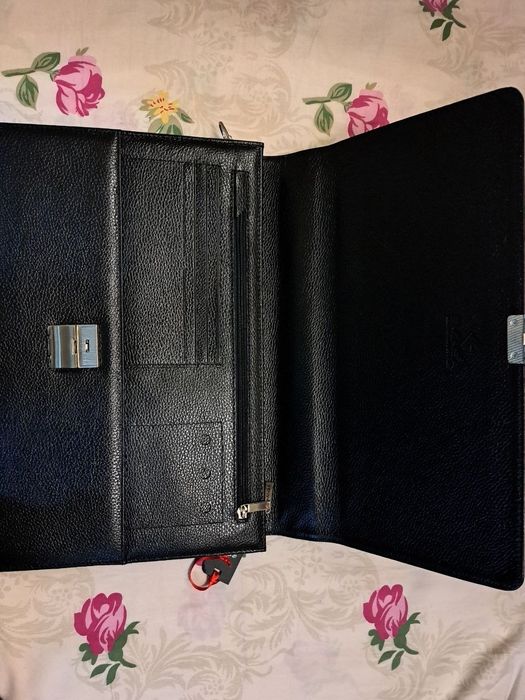 Koja portfel sotiladi. Ishga, o'qishga ishlatishga qulay.