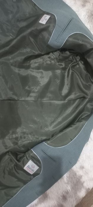 Продаётся костюм.