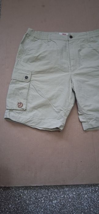 Pantaloni scurți FijallRaven mărimea 48,