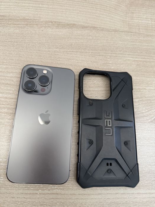 IPhone 13 Pro  в кутия с оригинални аксесоари