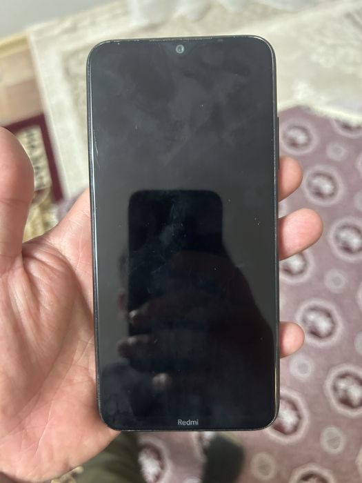 Xiaomi Redmi Note 8 в черном цвете.