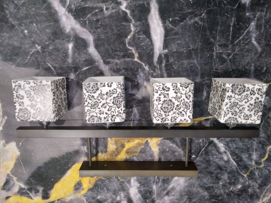 Продам потолочную люстру.