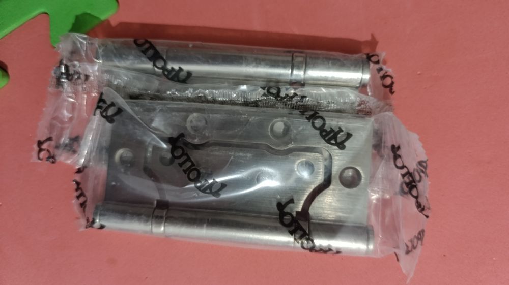 Дверной доводчик сатылады.