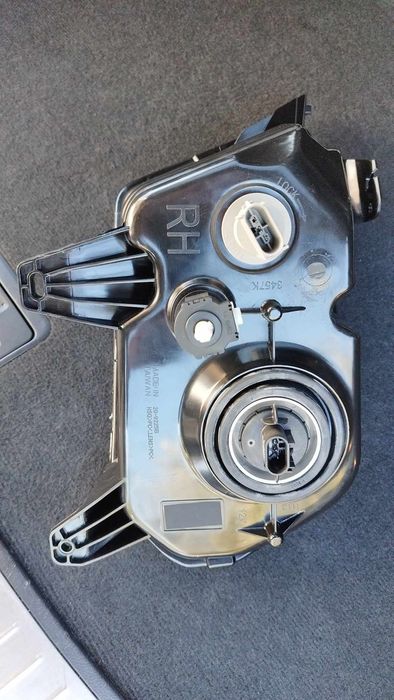 Десен фар Форд Мустанг (Ford Mustang)