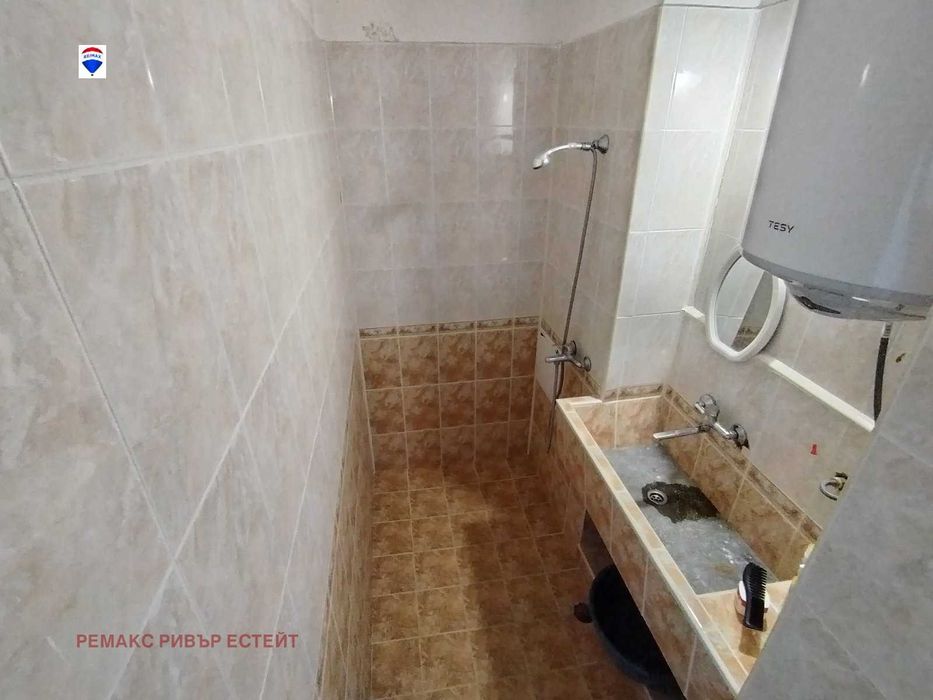 Продава се Тристаен апартамент в Русе, Родина 2 - 81 кв.м за 1123 €/кв.м - Снимка #12