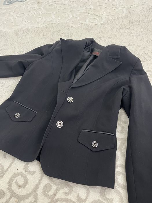 пиджаки и кофты по 2 тыс- 5 тыс