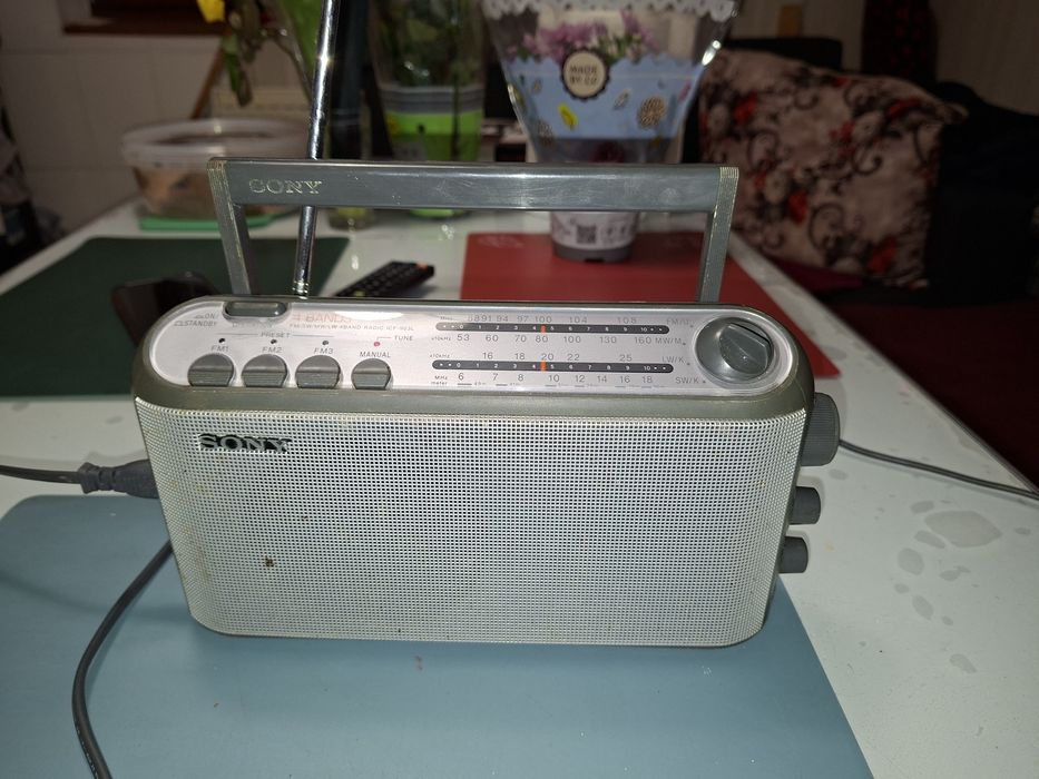 Radio japonez Sony ICF-903L, tuner 4 benzi, 3 canale  programabile