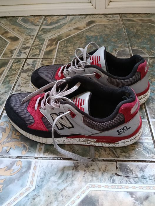 Vând adidași new balance