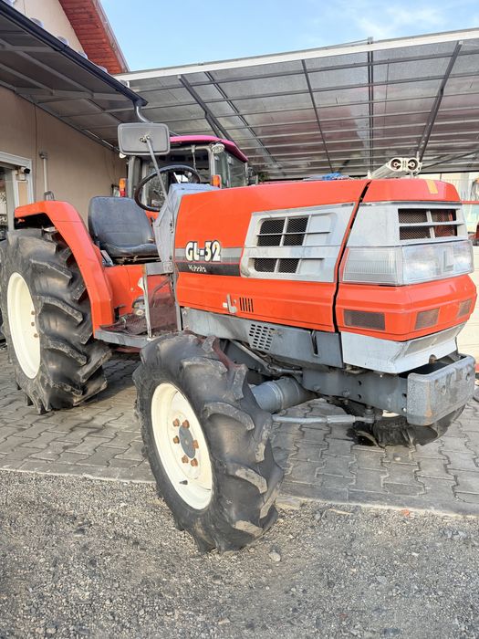 Tractor japonez  Kubota GL 32 4x4