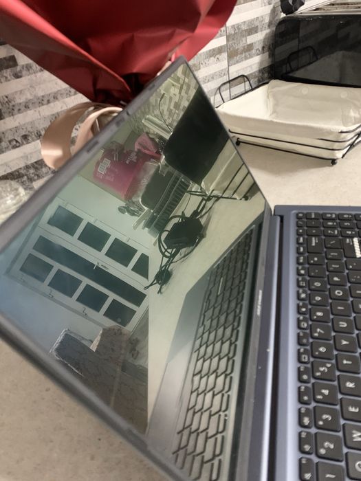 Vand laptop asus pentru piese sau se poate repara