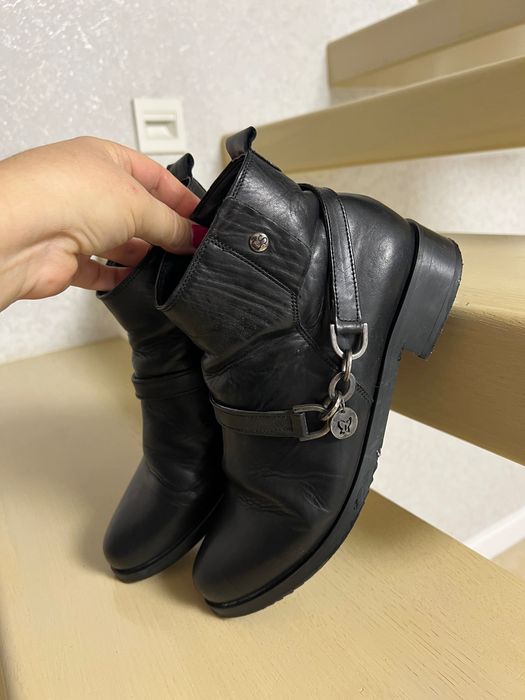 Vand botine piele pret bun