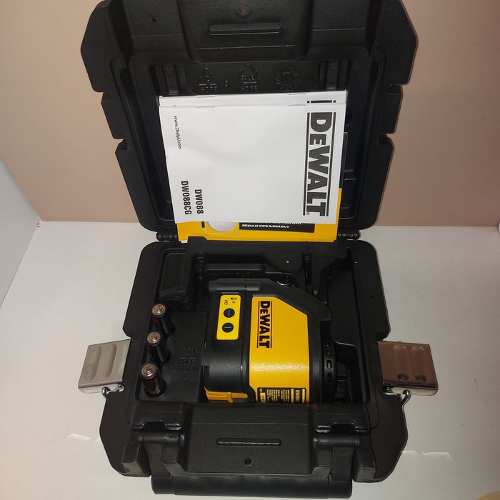 Нов лазерен нивелир Dewalt DW088CG