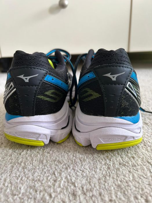 Adidași de alergare Mizuno WAWE Ultima 9