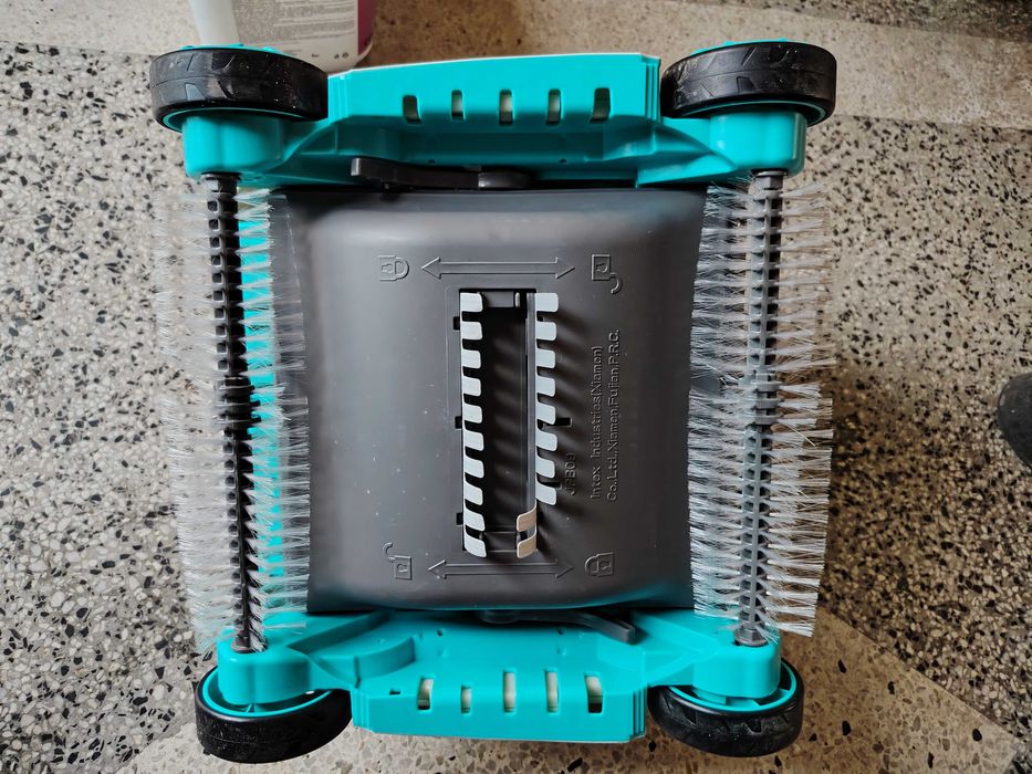 Автоматична почистваща система за басейн