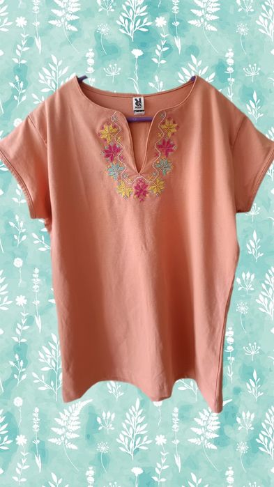 Ръчно бродирани дамски блузи с български шевици