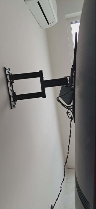Samsung 50” 4K Smart TV + стойка за стена