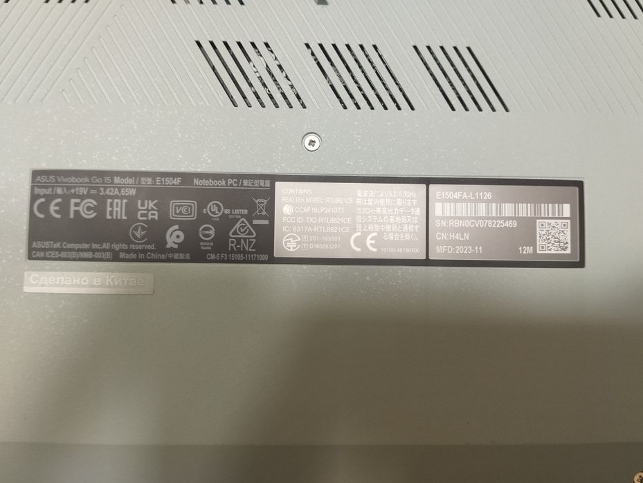 Продаю новый ноутбук свой несколько раз смотрела только кино