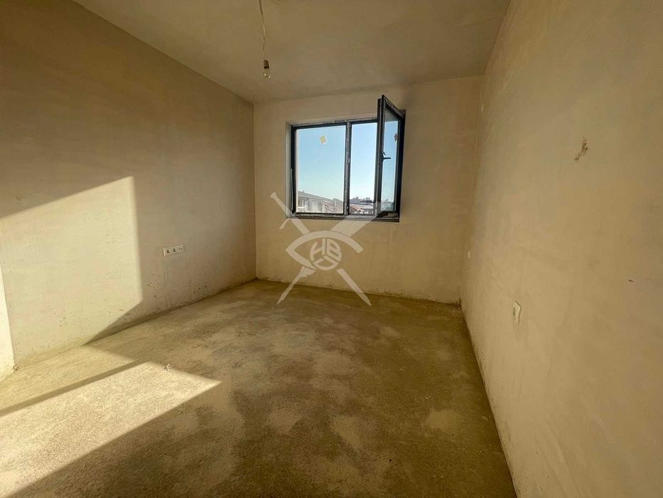 Тристаен апартамент в Айтос 63494