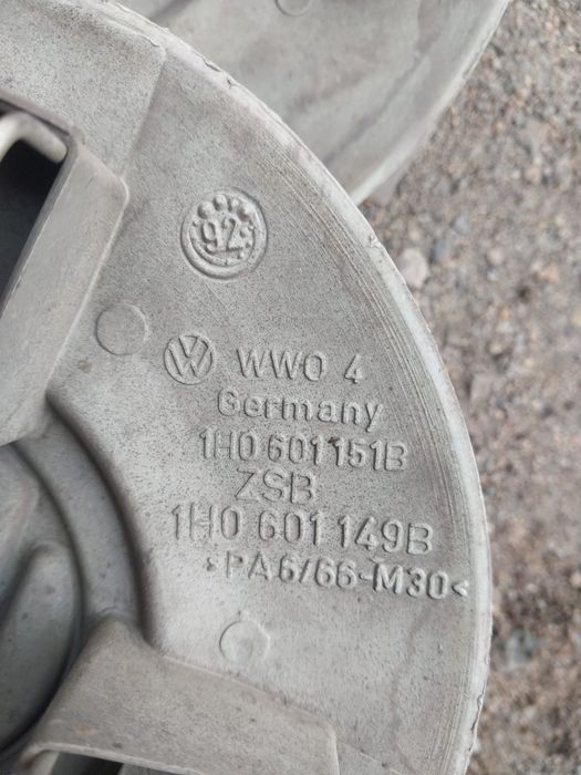 4 диска R13 железные. Пассат, Гольф 3.