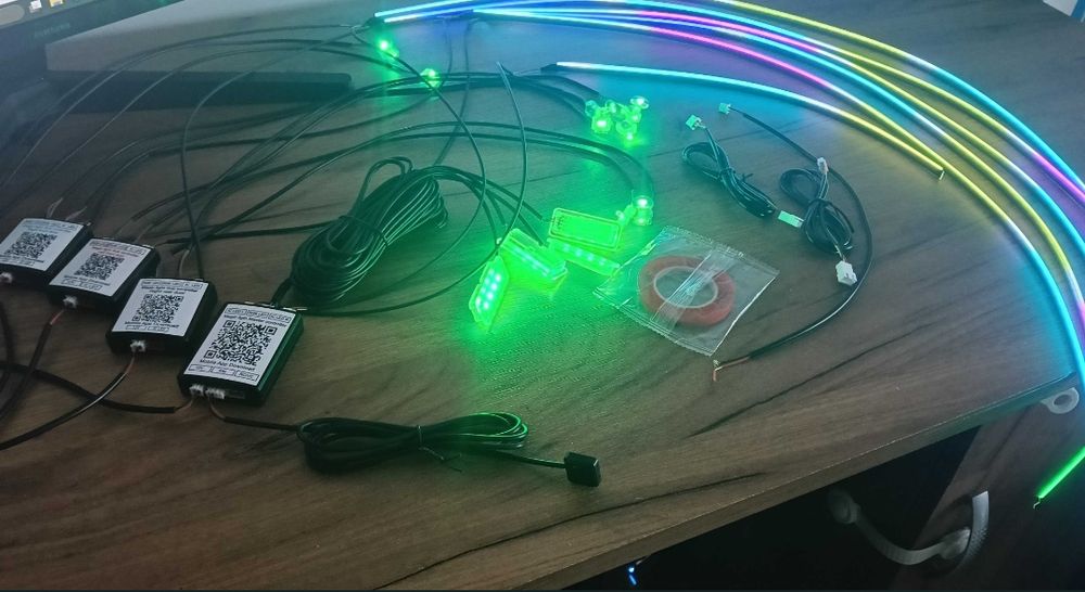 Lumini ambientale Symphony 18 in 1, ofer montaj avantajos