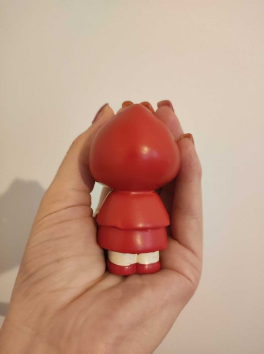 Ornamente, Scufita Rosie