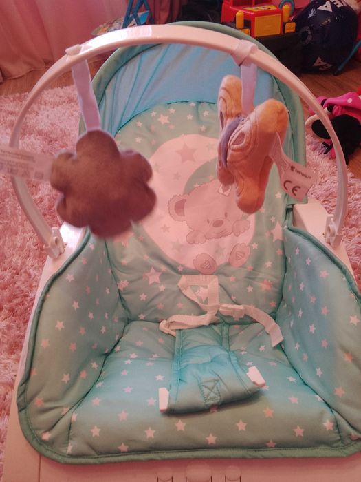 Детски шезлонг люлка с вибрации и песни