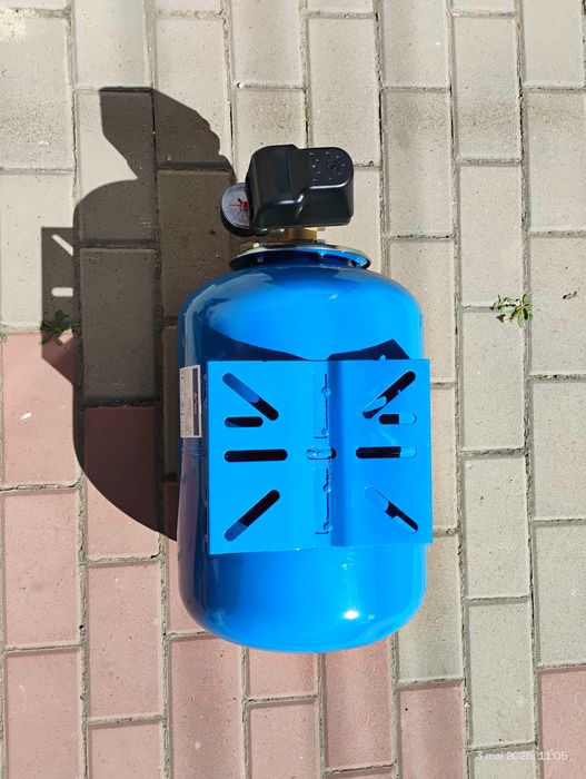 Kit hidrofor , pompă submersibila, bazin 24 litri