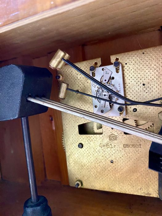 Часы настольные ОЧЗ 1961 г с боем большие дерево