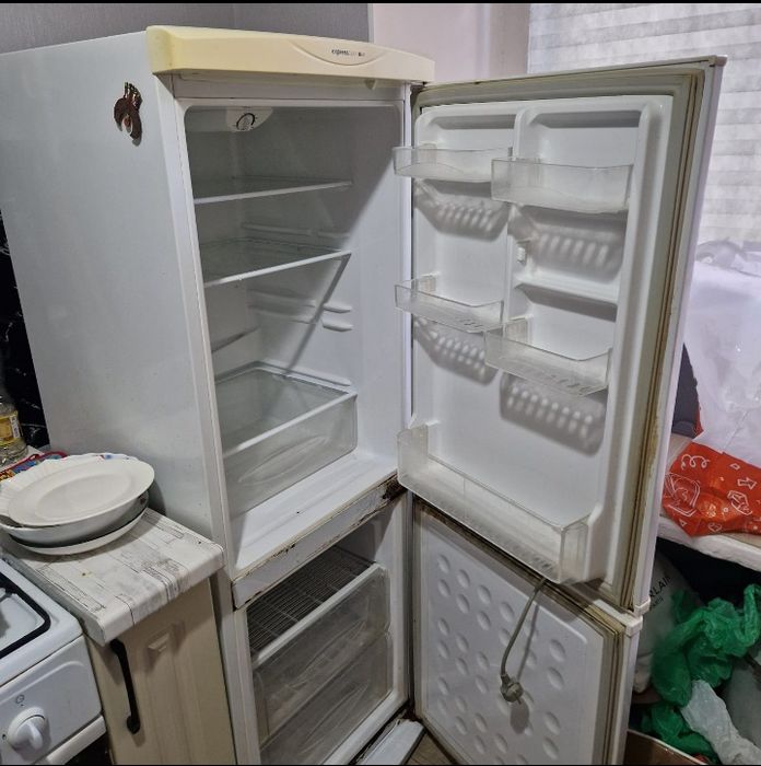 Продам холодильник на запчасти