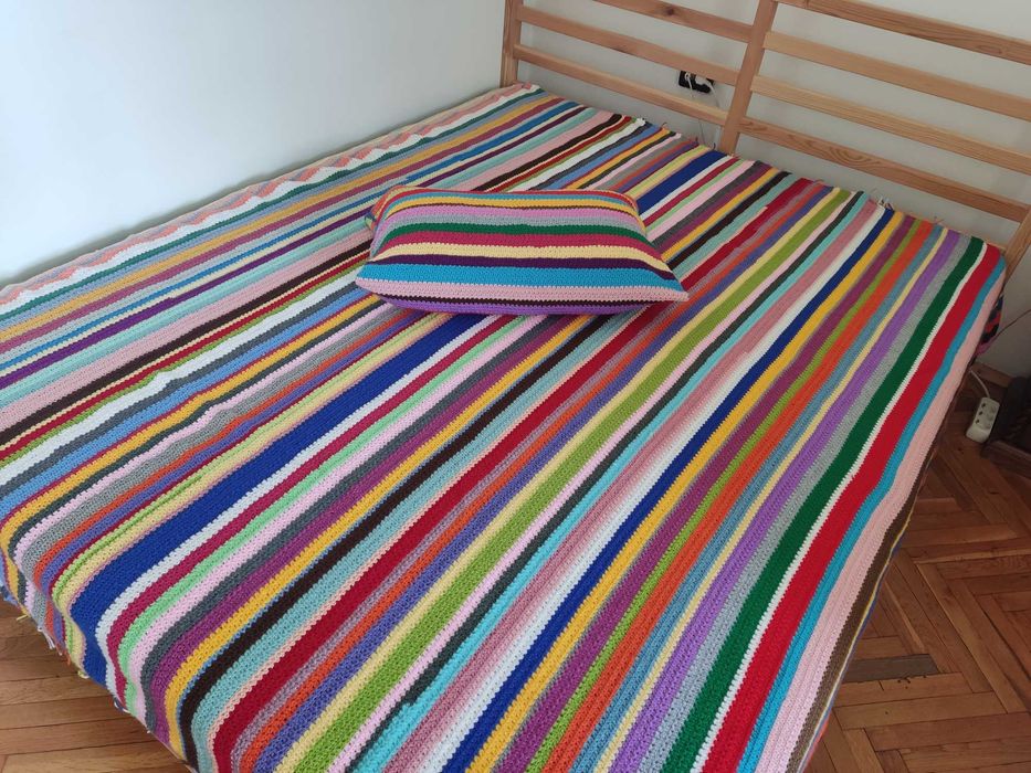 Ръчно излетен комплект на една кука - шалте с 4 калъфки за възглавници