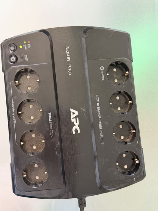 APC BACK-UPS ES 700 in caz de ai pană de curent sau șocuri în special la țară funcțional .Detal