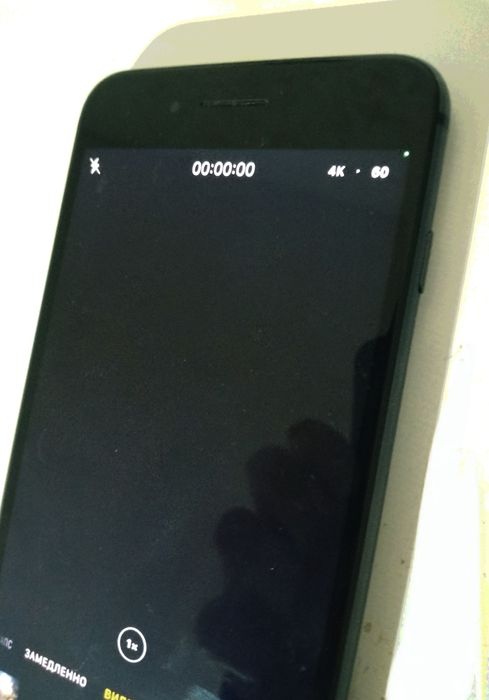 Айфон 8+ продам.