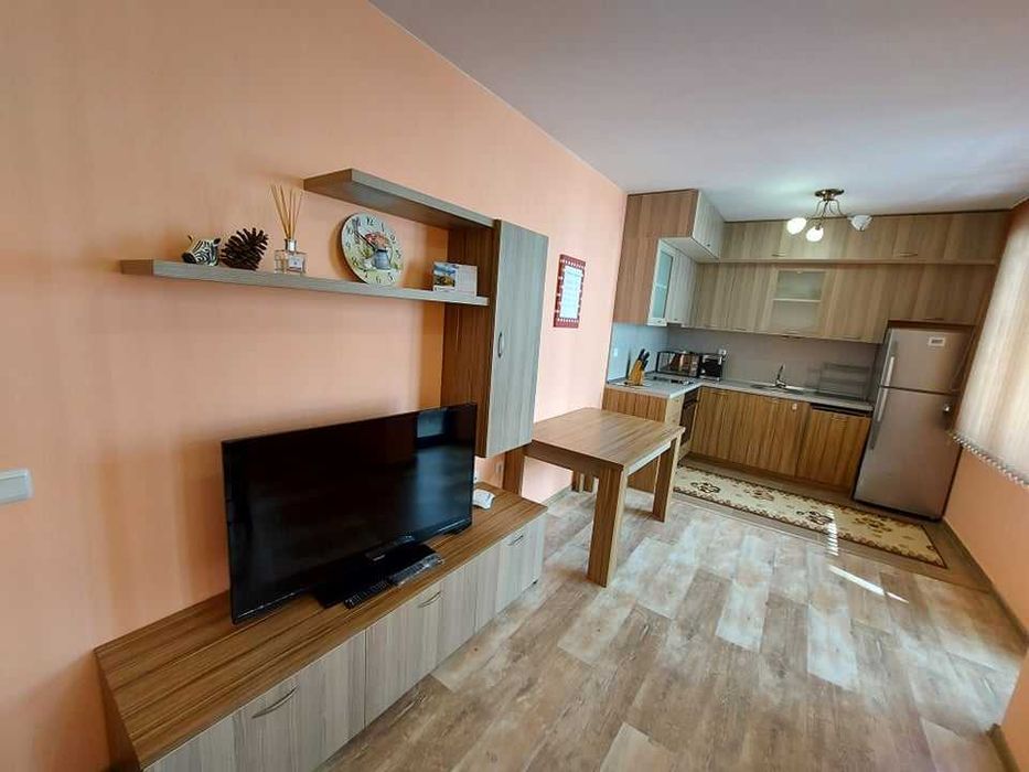 Дава се под наем Двустаен апартамент в Бургас, Изгрев - 68 кв.м за 239.7 € - Снимка #2