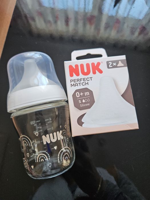 Nuk  Шише за хранене със силиконов биберон стъкло протектор за зърна