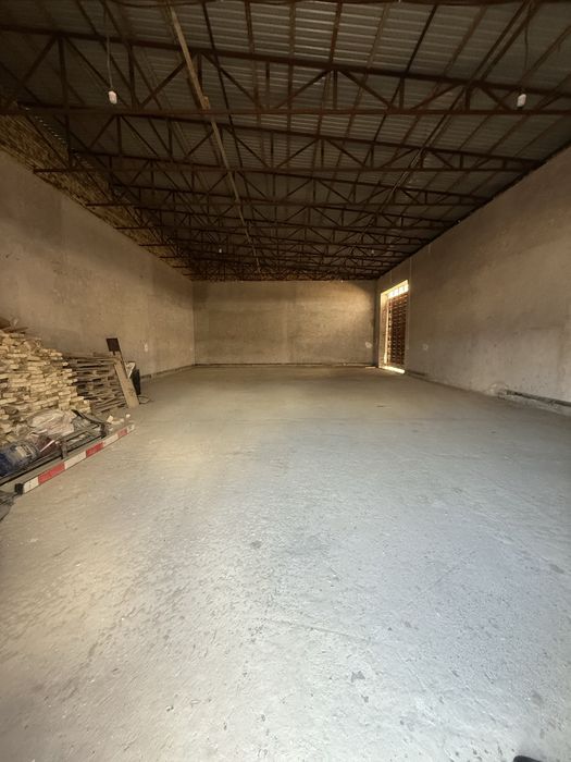 Omborxona binosi sotiladi