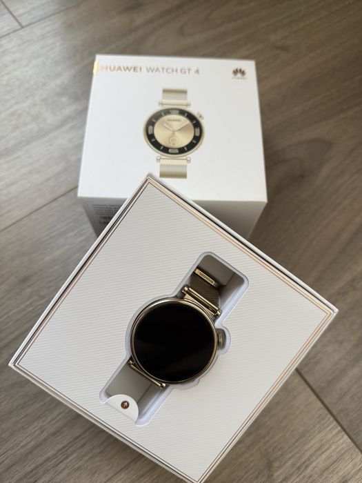 Часовник Huawei GT4