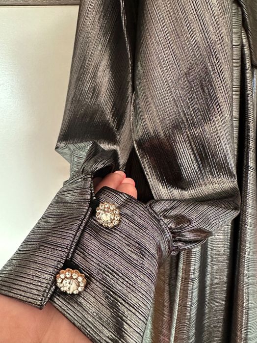 Официална сребриста рокля