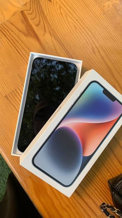 iPhone 14 plus продаётся