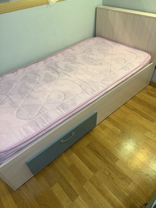 Односпальная кровать