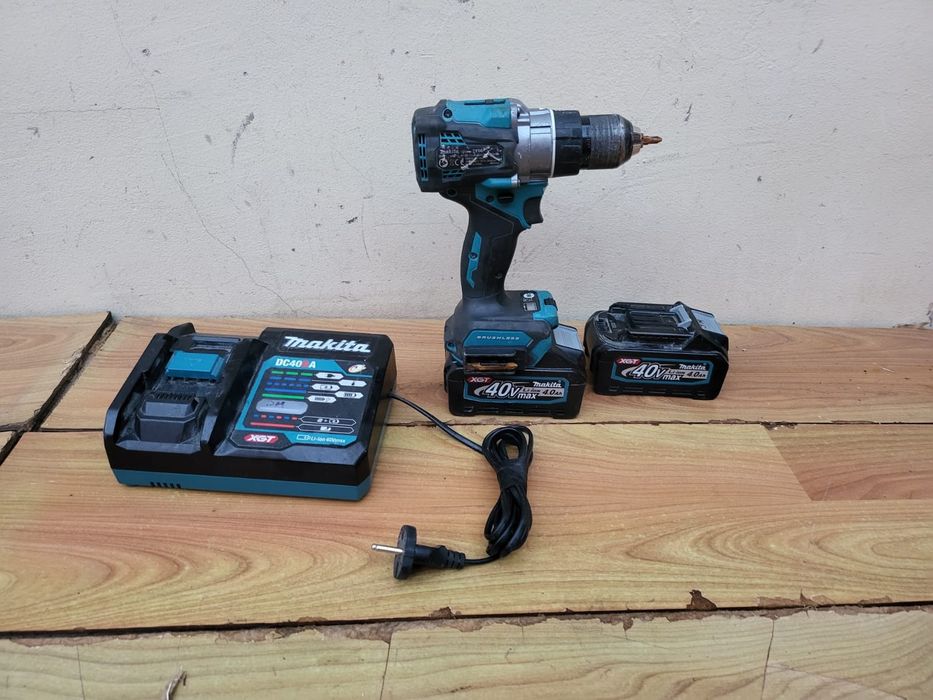 Mașină de găurit și înșurubat Makita DF001G