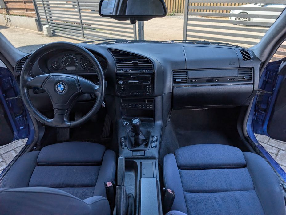 BMW 318 is e36 coupe