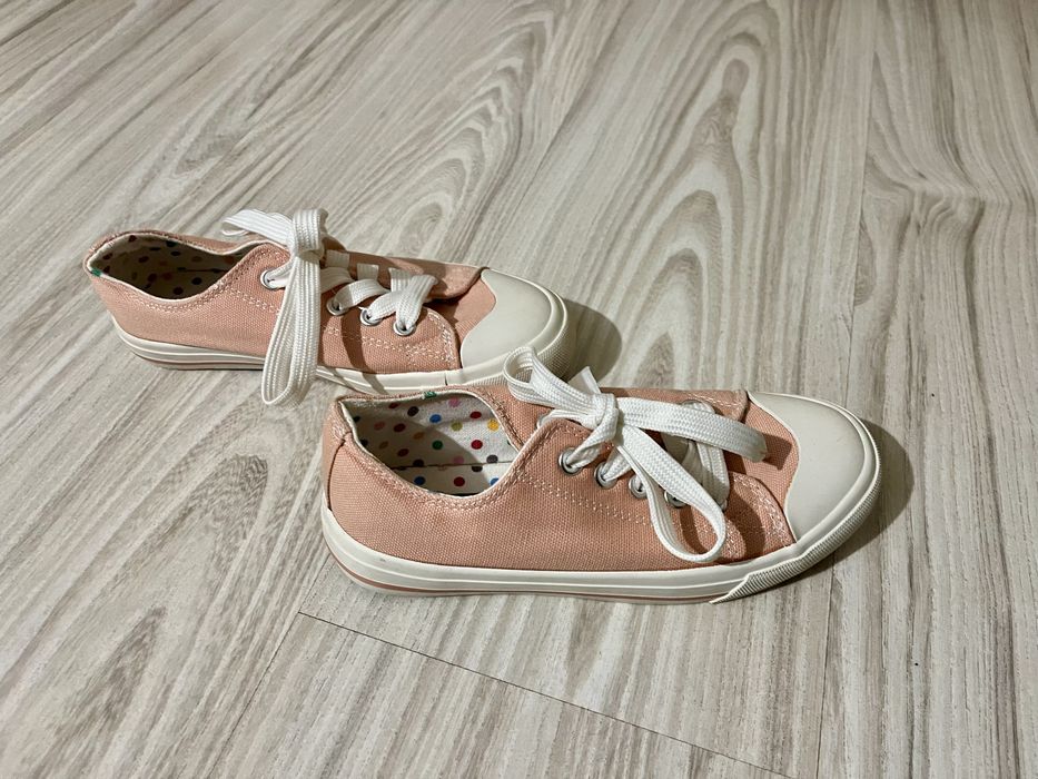 Продавам детски обувки, номер 32