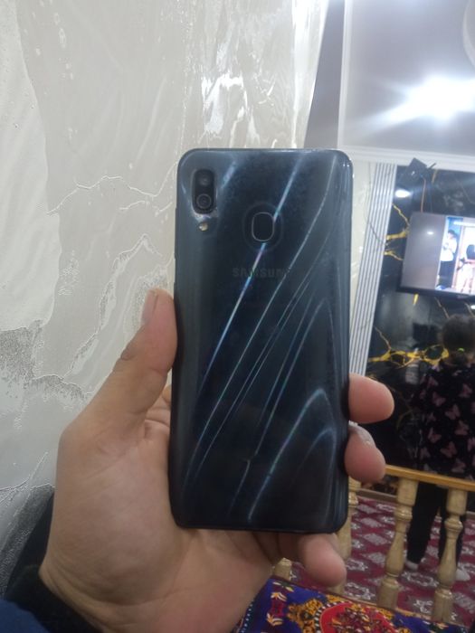 Samsung a30 sotiladi xolati yaxshi