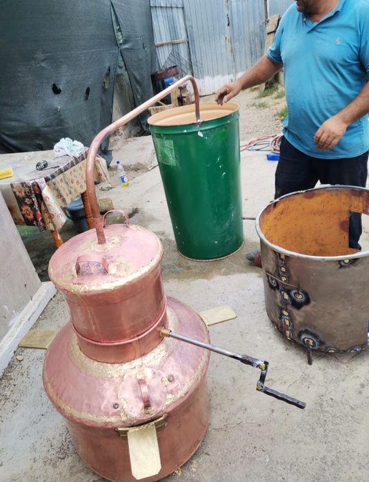 Vând un cazan de țuică din cupru alimentar capacitate de 100l cu fundu