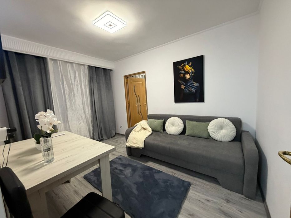 Proprietar, închiriez apartament pe termen lung.